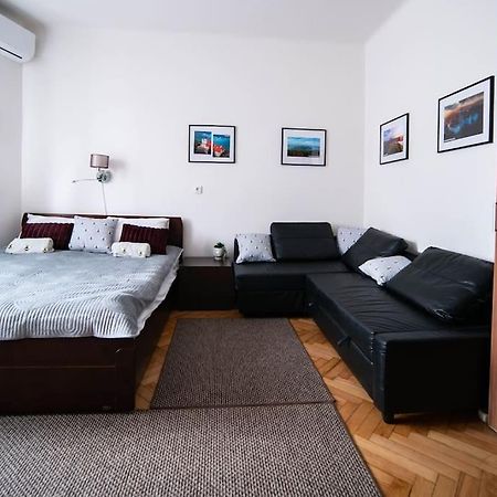 Bumblebee Apartment With Ac Budapest Exteriör bild