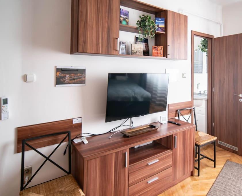 Bumblebee Apartment With Ac Budapest Exteriör bild
